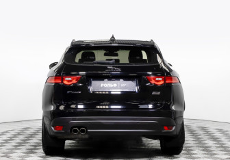 Подержанный автомобиль Jaguar F-Pace 2017 года (6 фото)