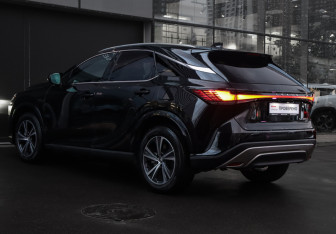 Подержанный автомобиль Lexus RX 2023 года (7 фото)
