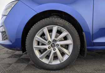 Подержанный автомобиль Skoda Rapid Liftback 2021 года (13 фото)