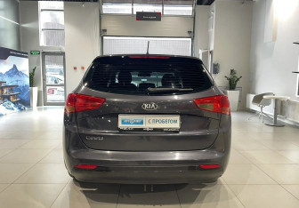 Подержанный автомобиль Kia Ceed Wagon 2014 года (5 фото)