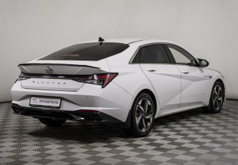 Подержанный автомобиль Hyundai Elantra Sedan 2021 года (5 фото)