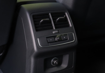 Подержанный автомобиль Audi A4 Sedan 2018 года (19 фото)