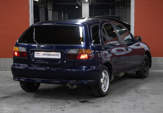 Подержанный автомобиль Nissan Almera Hatchback 1997 года (3 фото)