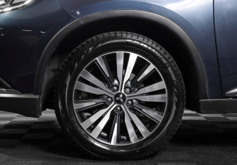 Подержанный автомобиль Mitsubishi Outlander 2019 года (25 фото)