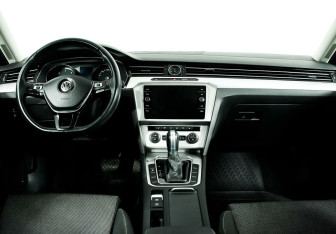 Подержанный автомобиль Volkswagen Passat Wagon 2017 года (9 фото)