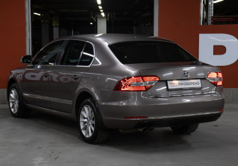 Подержанный автомобиль Skoda Superb Liftback 2014 года (7 фото)