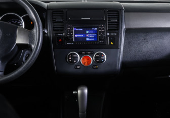 Подержанный автомобиль Nissan Tiida Hatchback 2012 года (13 фото)