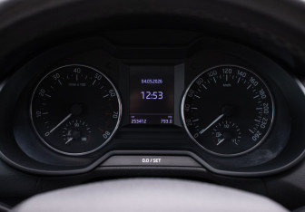 Подержанный автомобиль Skoda Octavia Liftback 2013 года (12 фото)