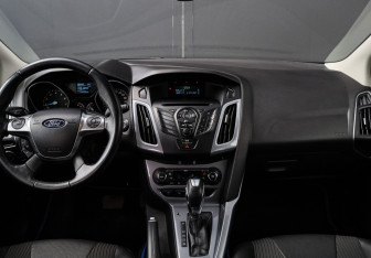 Подержанный автомобиль Ford Focus Hatchback 2013 года (9 фото)