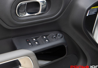 Подержанный автомобиль Citroen C5 Aircross 2022 года (15 фото)