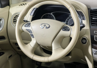 Подержанный автомобиль Infiniti JX 2013 года (14 фото)