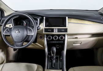 Подержанный автомобиль Mitsubishi Xpander 2021 года (12 фото)