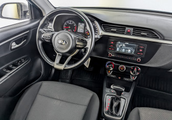 Подержанный автомобиль Kia Rio Hatchback 2021 года (28 фото)