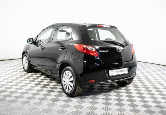 Подержанный автомобиль Mazda 2 Hatchback 2011 года (7 фото)