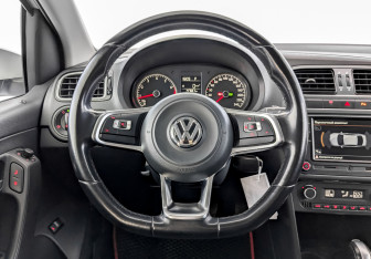Подержанный автомобиль Volkswagen Polo Sedan 2018 года (21 фото)