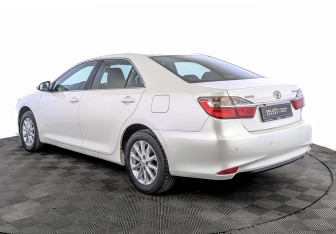 Подержанный автомобиль Toyota Camry Sedan 2015 года (7 фото)