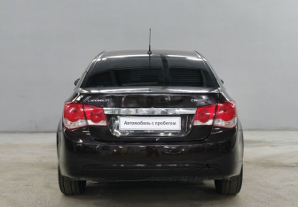 Подержанный автомобиль Chevrolet Cruze Sedan 2014 года (6 фото)
