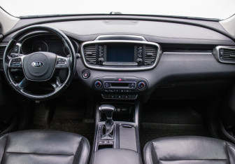 Подержанный автомобиль Kia Sorento 2018 года (13 фото)