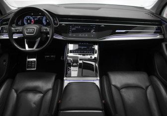 Подержанный автомобиль Audi Q7 2021 года (8 фото)