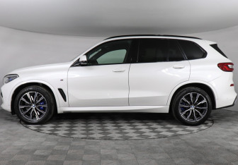 Подержанный автомобиль BMW X5 2019 года (5 фото)