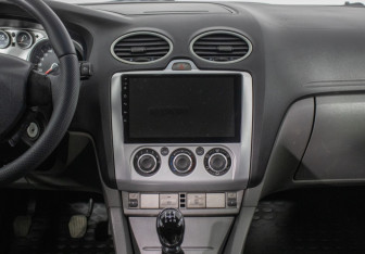 Подержанный автомобиль Ford Focus Hatchback 2009 года (14 фото)