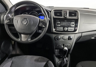 Подержанный автомобиль Renault Sandero 2018 года (12 фото)