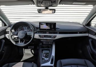 Подержанный автомобиль Audi A4 Sedan 2022 года (14 фото)