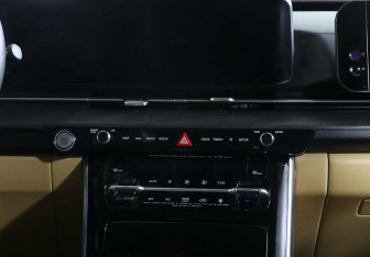 Подержанный автомобиль Kia Carnival 2022 года (14 фото)