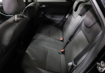 Подержанный автомобиль Ford Focus Wagon 2015 года (12 фото)