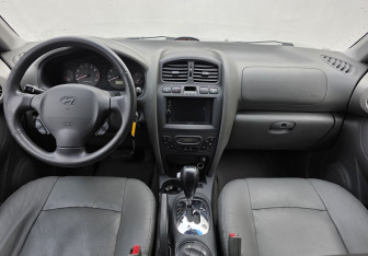 Подержанный автомобиль Hyundai Santa Fe 2003 года (11 фото)
