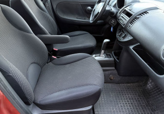 Подержанный автомобиль Nissan Note 2007 года (9 фото)