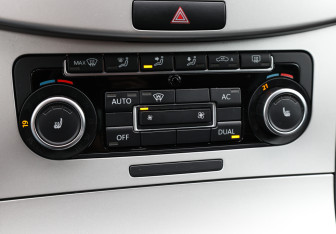 Подержанный автомобиль Volkswagen Passat Sedan 2011 года (19 фото)