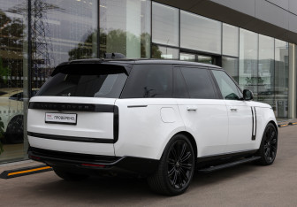 Подержанный автомобиль Land Rover Range Rover 2025 года (5 фото)