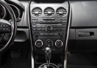 Подержанный автомобиль Mazda CX-7 2011 года (15 фото)