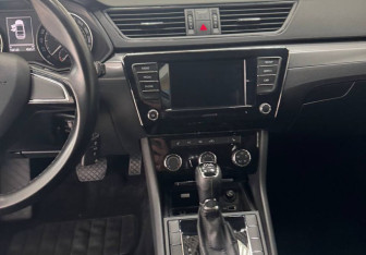 Подержанный автомобиль Skoda Superb Liftback 2019 года (12 фото)