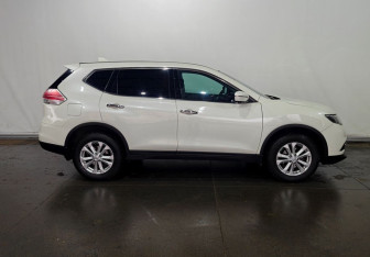 Подержанный автомобиль Nissan X-Trail 2017 года (8 фото)
