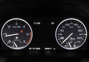 Подержанный автомобиль Land Rover Range Rover 2010 года (11 фото)