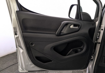 Подержанный автомобиль Peugeot Partner 2021 года (19 фото)