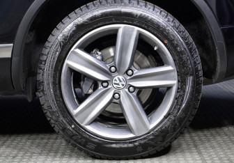 Подержанный автомобиль Volkswagen Touareg 2011 года (22 фото)