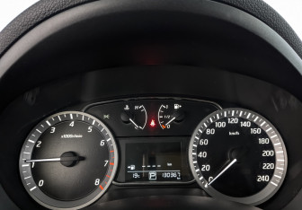 Подержанный автомобиль Nissan Tiida Hatchback 2015 года (16 фото)