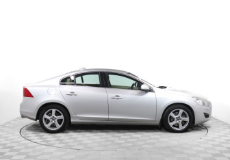 Подержанный автомобиль Volvo S60 2011 года (4 фото)