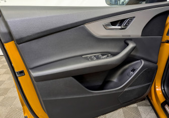 Подержанный автомобиль Audi Q8 2019 года (18 фото)