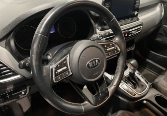 Подержанный автомобиль Kia Seltos 2020 года (15 фото)