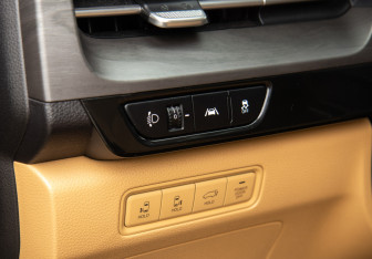 Подержанный автомобиль Kia Carnival 2022 года (15 фото)