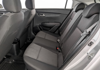 Подержанный автомобиль Kia Rio Hatchback 2021 года (12 фото)