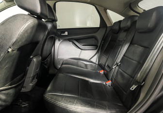 Подержанный автомобиль Ford Focus Hatchback 2010 года (10 фото)