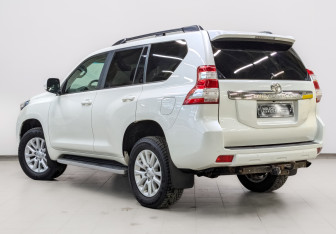 Подержанный автомобиль Toyota Land Cruiser Prado 2016 года (6 фото)