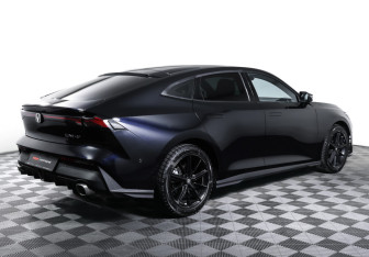 Подержанный автомобиль Changan UNI-V 2023 года (5 фото)