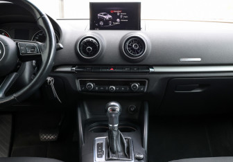Подержанный автомобиль Audi A3 Sedan 2018 года (14 фото)