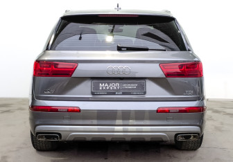 Подержанный автомобиль Audi Q7 2016 года (5 фото)